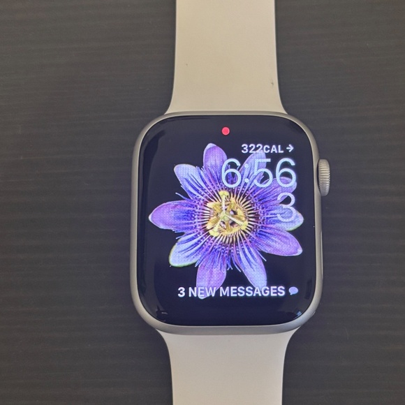 Apple Watch Series 8 - Picture 2 of 2